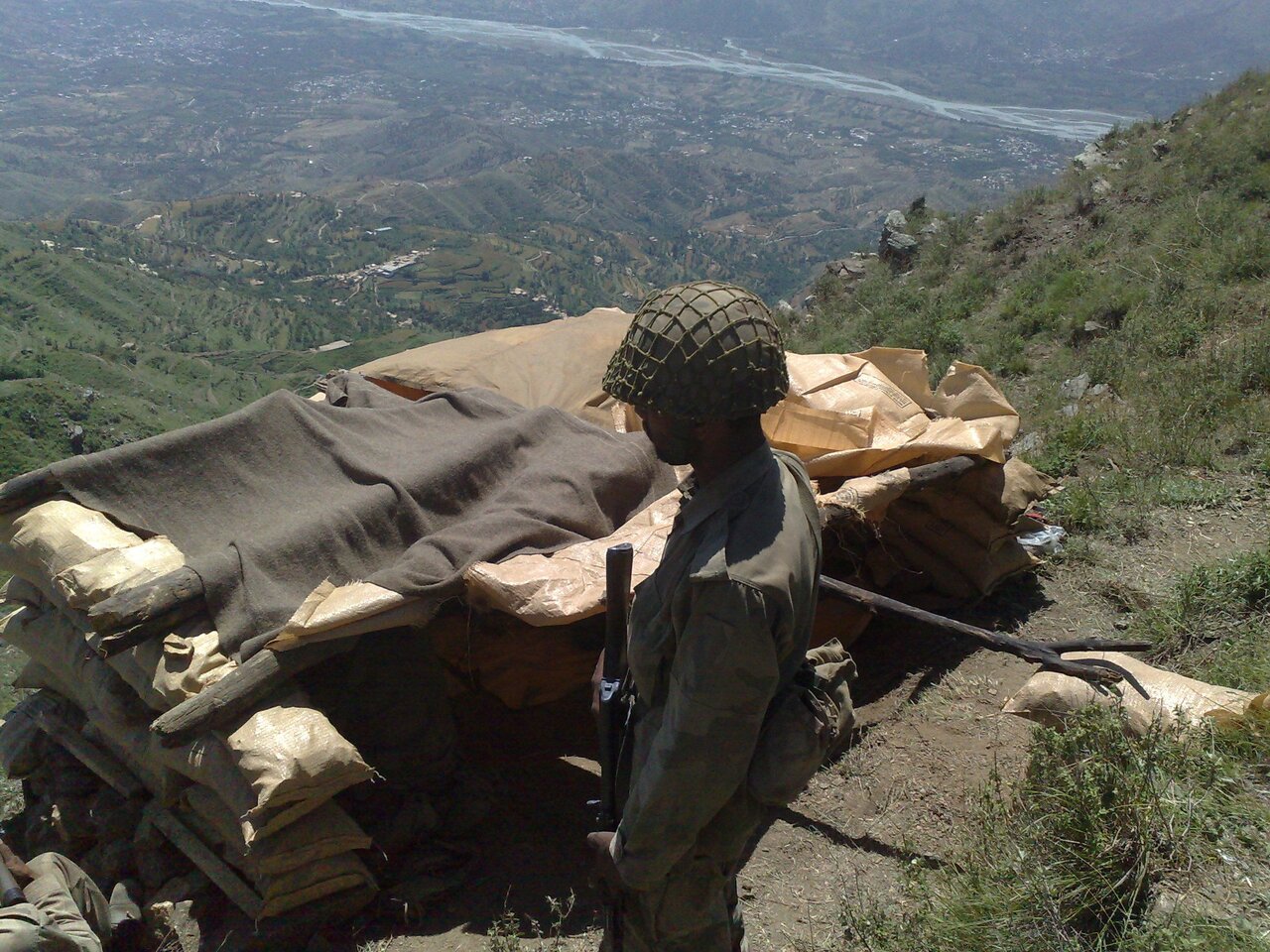 ai-fill-48921 Roadside Bomb Kills Three in Pakistan TTP Attack