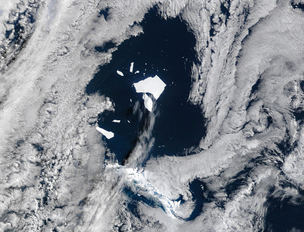 World’s Largest Iceberg A23a Drifts North World's Largest Iceberg A23a Drifts North