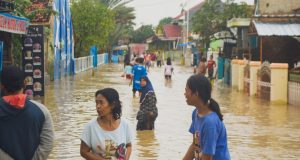 Storms Kill 6 in Belarus, Cleanup Underway Emergency crews clear debris from damaged homes and roads after severe storms hit the Brest, Gomel, and Mogilev Regions.