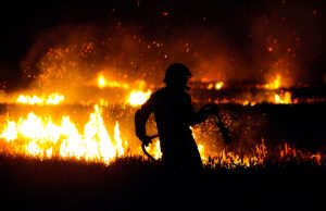 Wyoming Wildfire Burns After Plane Crash Kills 7 Smoldering sagebrush and grassland north of Gillette under a smoke-filled sky after a fatal plane crash sparked a wildfire.
