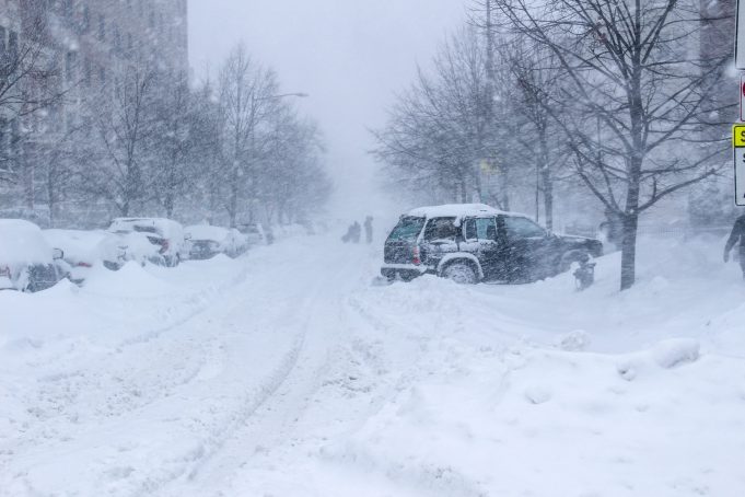 Blizzard Traps Over 550 People on Mount Everest in Tibet Region Rescue teams navigate deep snow and low visibility on Mount Everest's eastern slope during a severe blizzard.