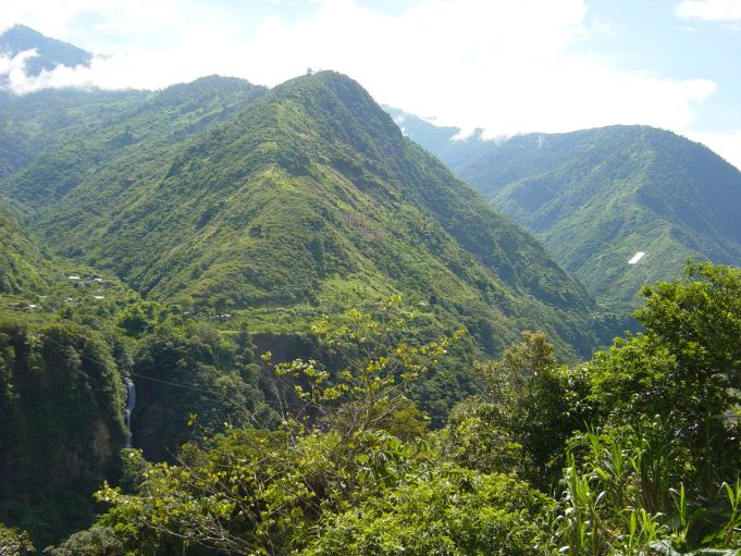 Bus Crash in Ecuador's Tungurahua Province Kills At Least Twelve People Rescue workers and emergency vehicles at the scene of a bus crash in Ecuador's Tungurahua Province