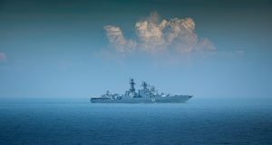 US Navy Destroyers Enter Narrow Strait of Hormuz for Mine Sweeping